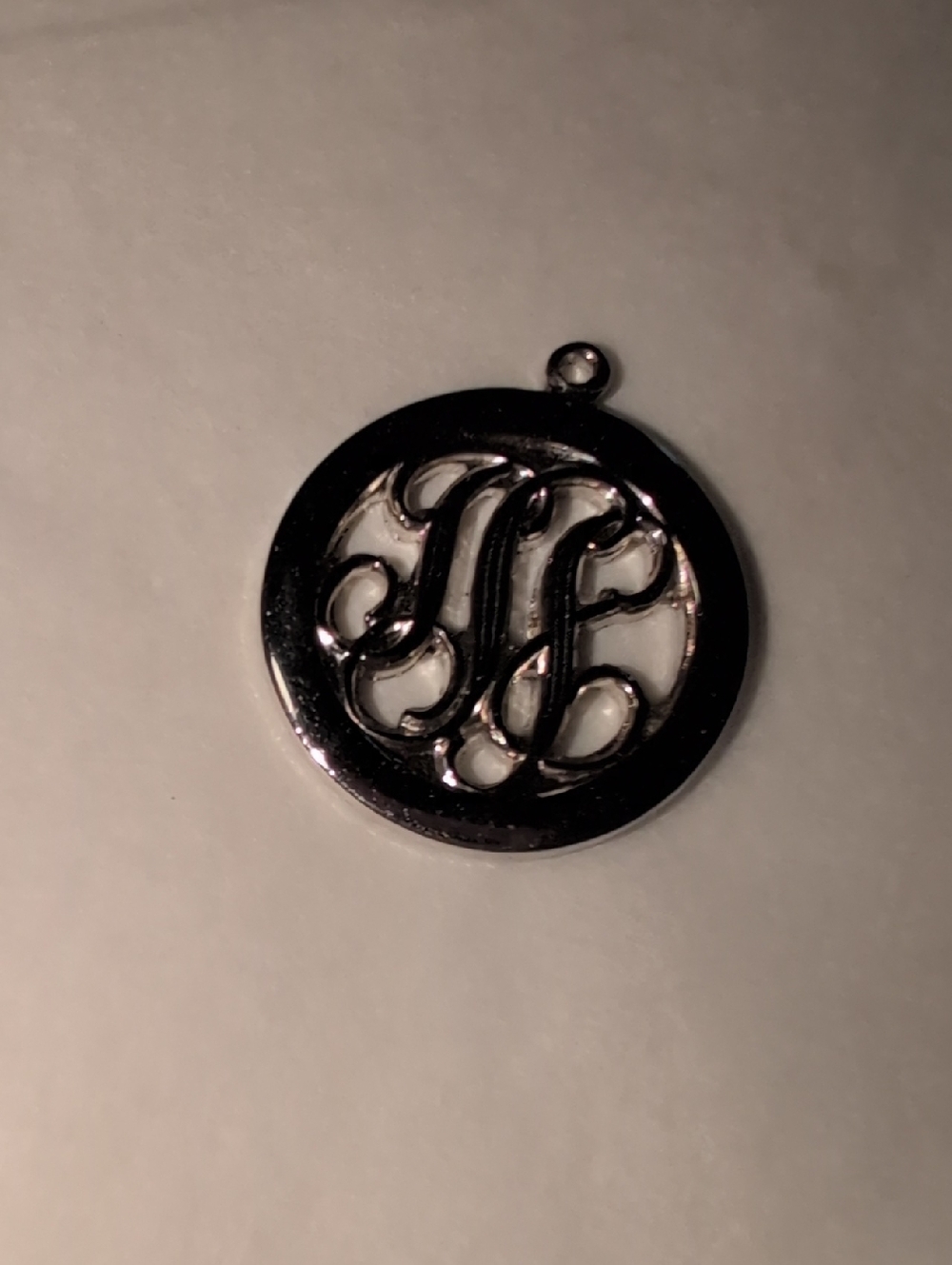 ❤️‍🔥10/$10❤️‍🔥 Silver Monogram Round Charm Pendant - Script Initials